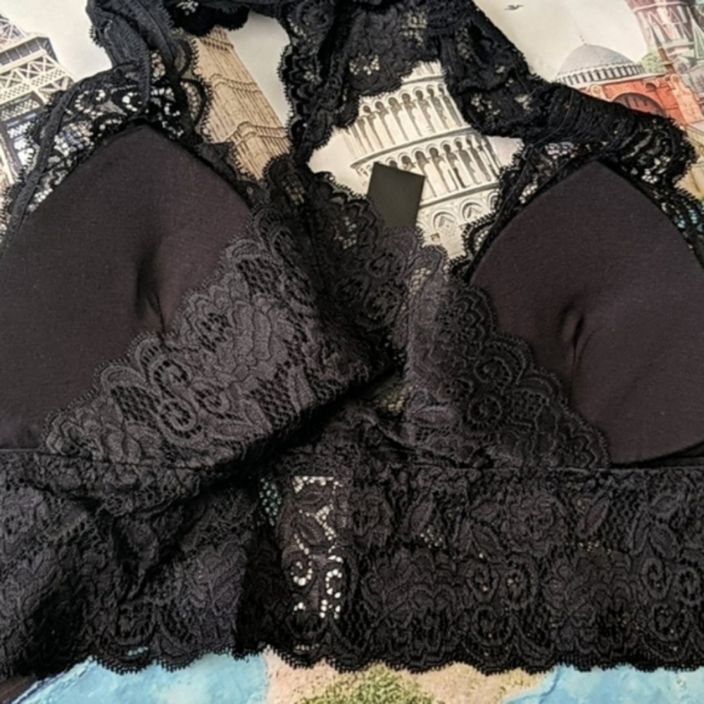 Black lace front close bralette - Picture 4 of 8